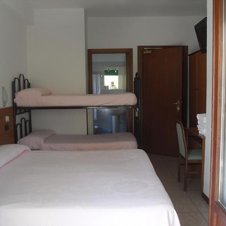 Hotel Ferrara 산베네데토델트론토 객실 사진